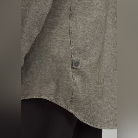 Lululemon Commission Long-Sleeve Shirt
Size L
Color: Mossy Green/Grey - Picture 10 of 10